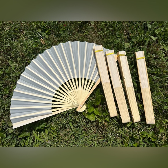 5 Ivory Silk Fans for Wedding Favors - Picture 7 of 10